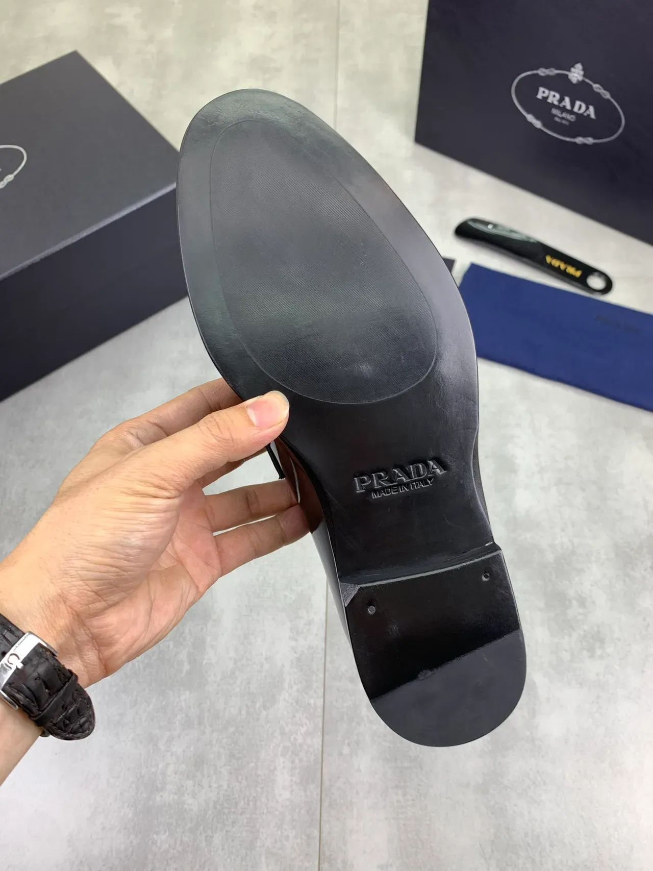 Prada Penny Loafer Preto e Marrom Couro Patent Brilhante 3