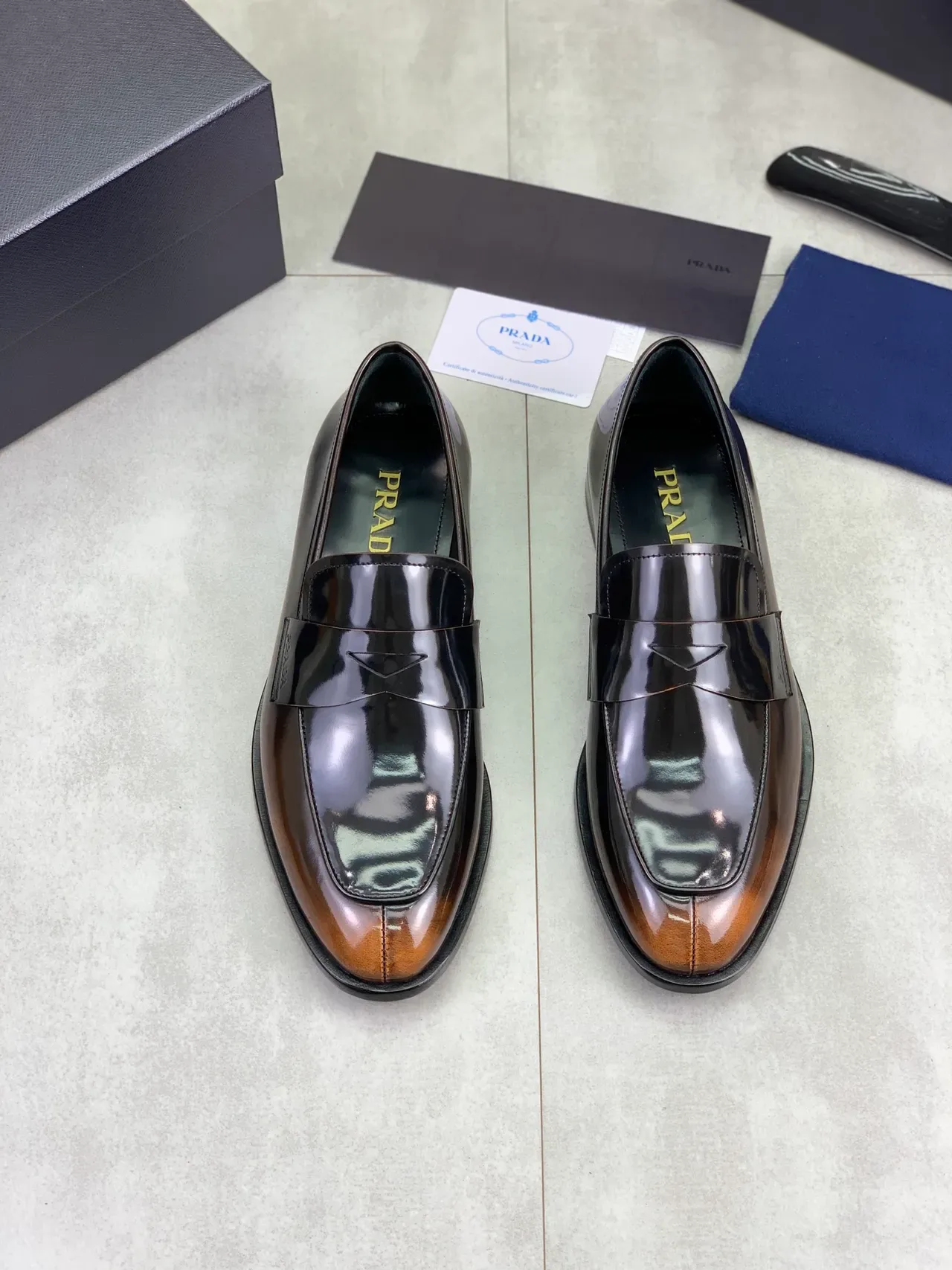 Prada Penny Loafer Preto e Marrom Couro Patent Brilhante 5