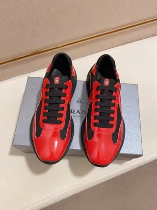 Prada Chaussures Lifestyle Rouge Noir Brillantes en Cuir Patent avec Inserts en Maille 7