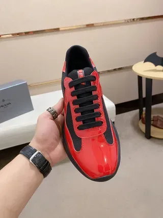 Prada Chaussures Lifestyle Rouge Noir Brillantes en Cuir Patent avec Inserts en Maille 9