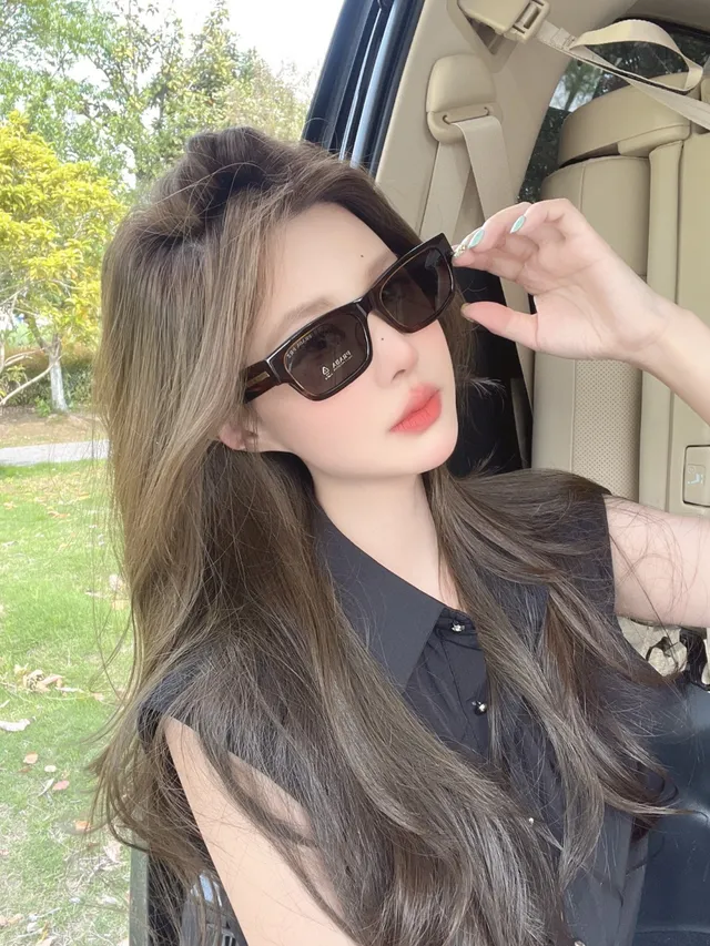 Prada نظارات شمسية مستطيلة سوداء وبيضاء منقطة 2