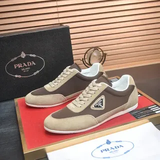 Prada दो-टोन सूड और चमड़े का लाइफस्टाइल स्नीकर्स