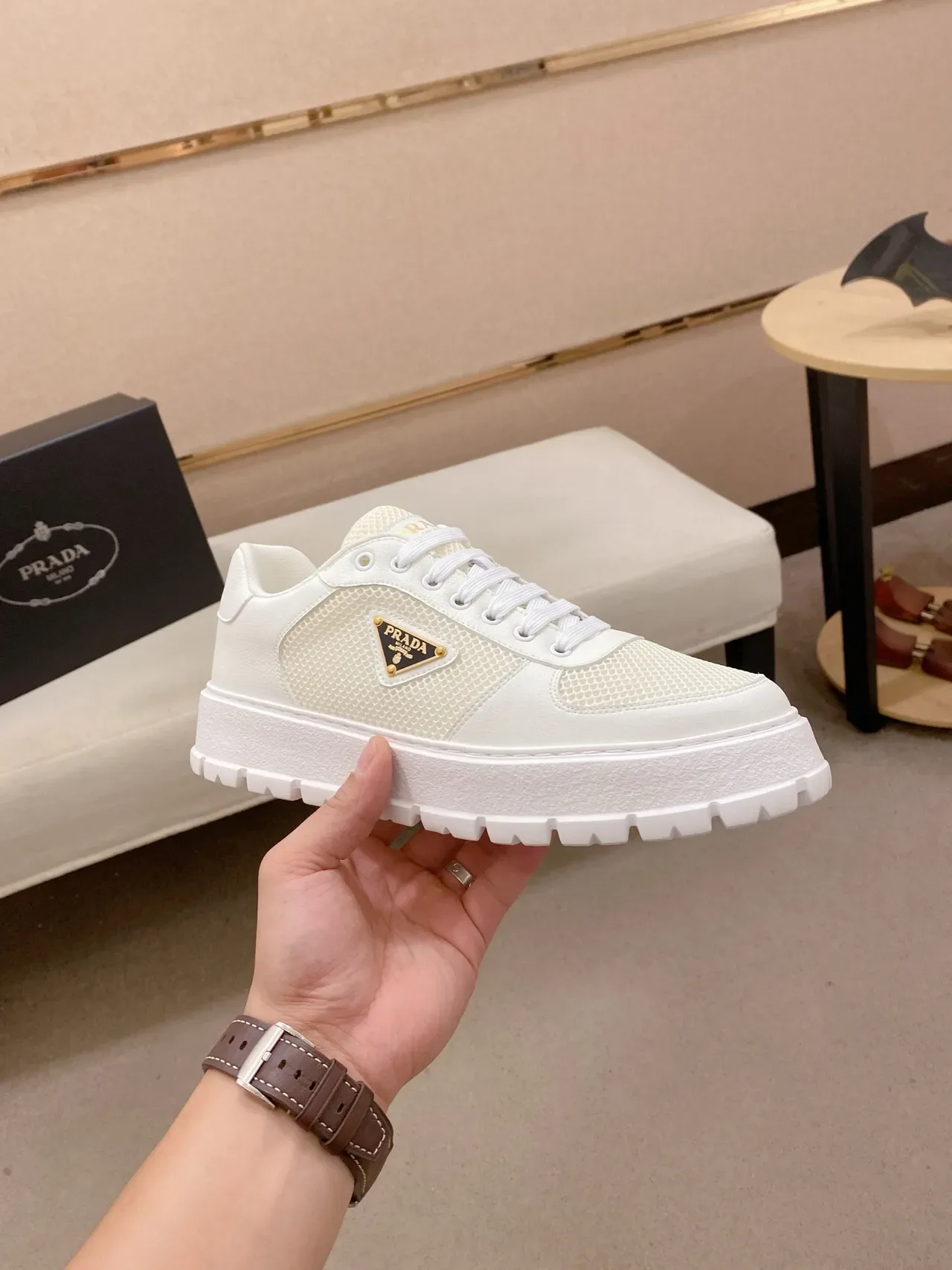 Prada أبيض بيج حذاء منصة شبكي وجلدي أسلوب حياة 3