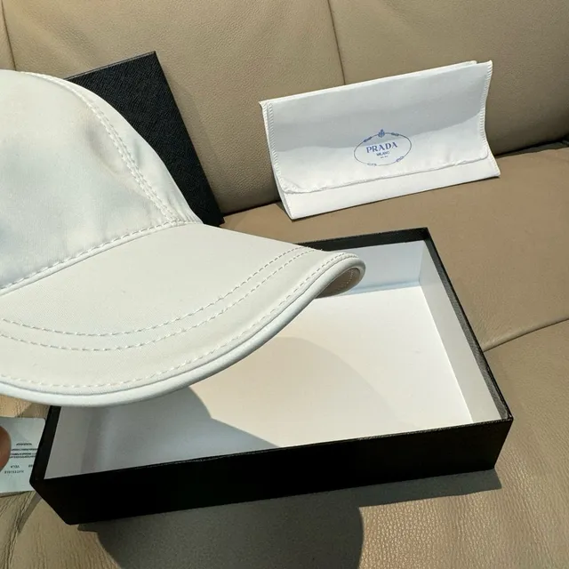 Prada 白色结构六面板光滑尼龙类面料棒球帽 5