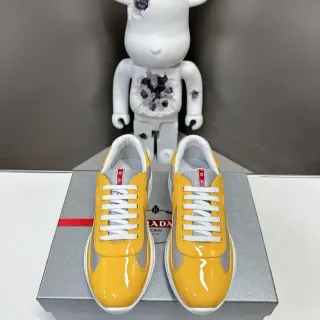 Prada হলুদ সাদা গ্লসি প্যাটেন্ট মেশ সাইড প্যানেল লাইফস্টাইল স্নিকার্স