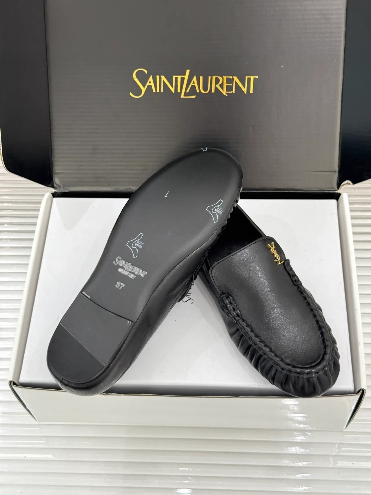 Saint Laurent काला सोना चमड़े का YSL Logo लोफर 2