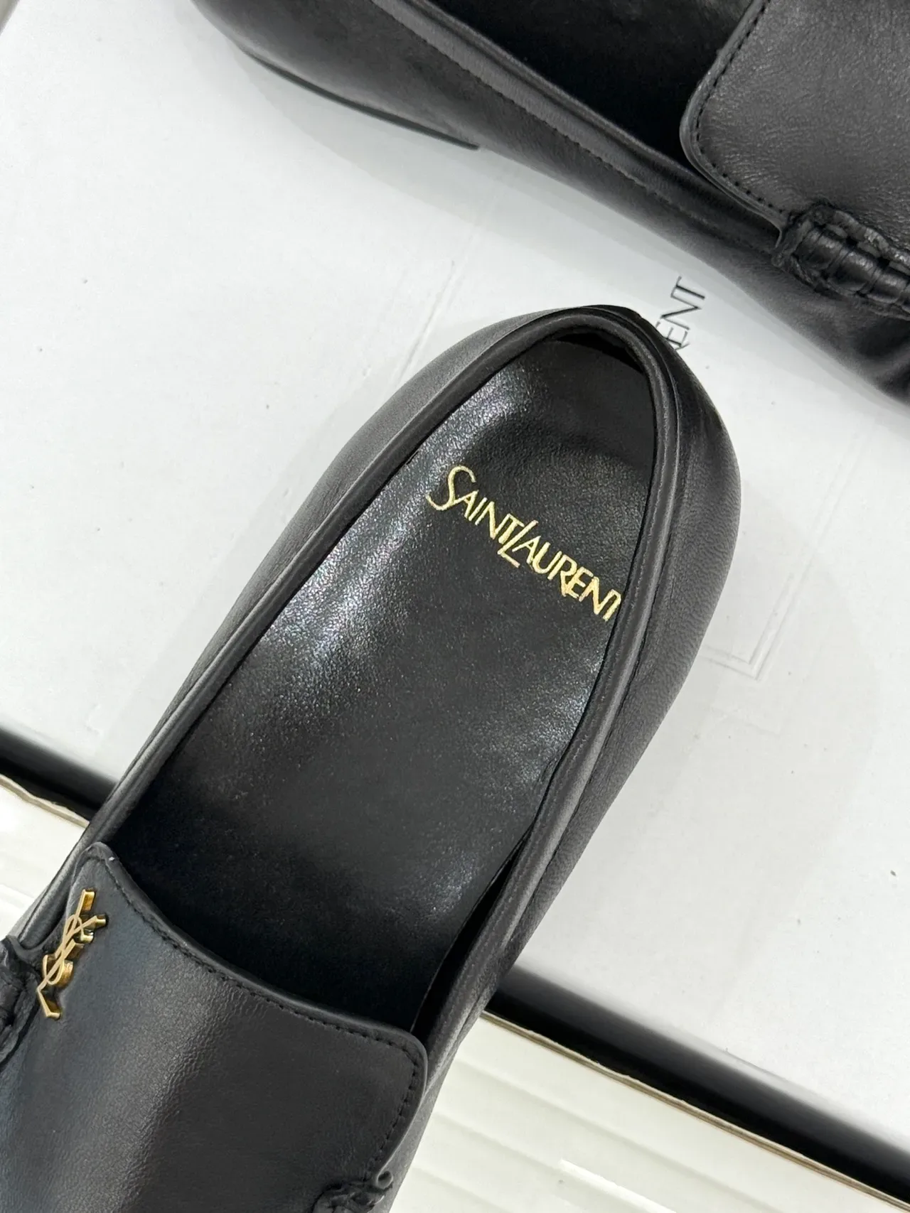 Saint Laurent काला सोना चमड़े का YSL Logo लोफर 3