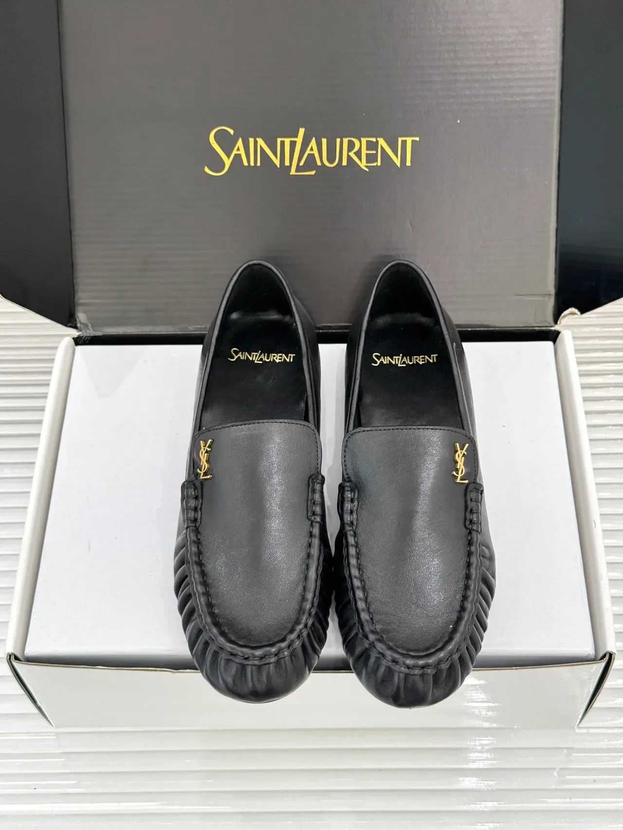 Saint Laurent काला सोना चमड़े का YSL Logo लोफर 5