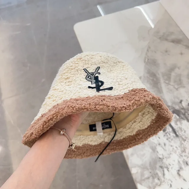 Saint Laurent مزين YSL Monogram ثنائي الألوان Bouclé قبعة سلة 3