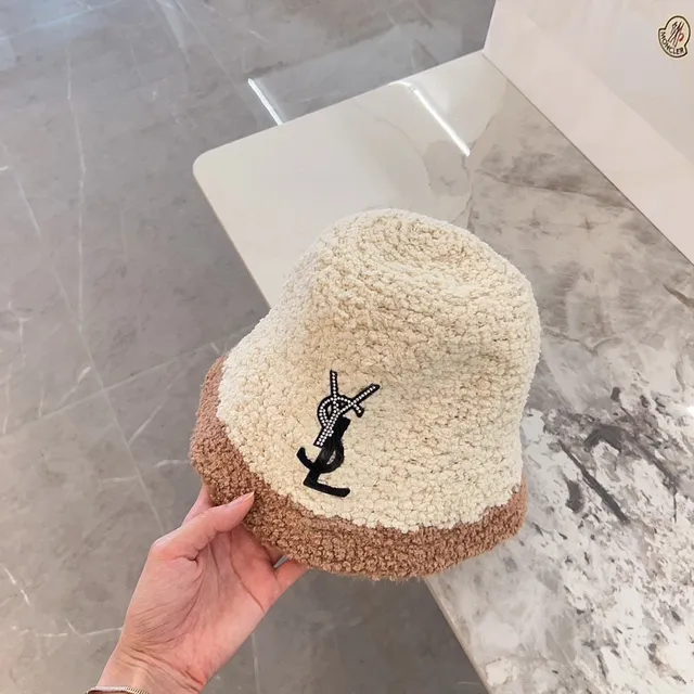 Saint Laurent مزين YSL Monogram ثنائي الألوان Bouclé قبعة سلة 6