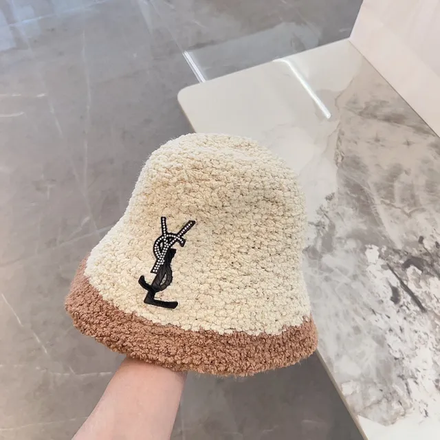 Saint Laurent مزين YSL Monogram ثنائي الألوان Bouclé قبعة سلة 7
