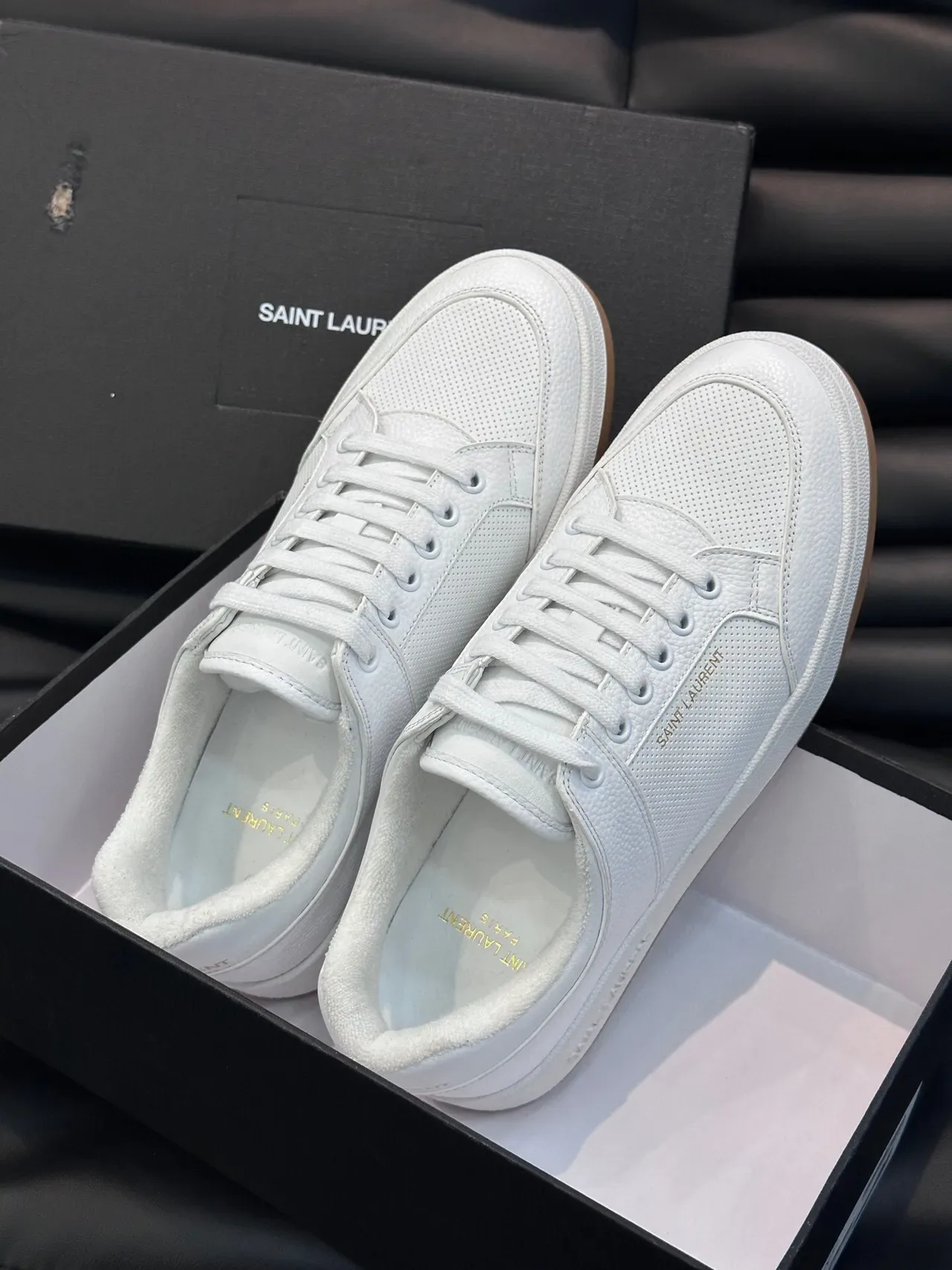 Saint Laurent Loulou 白色穿孔皮革生活方式运动鞋 6