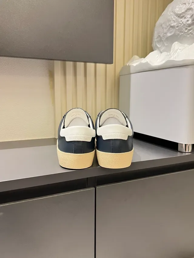Saint Laurent Sneakers Lifestyle Navy White Cuir Supérieur avec Logo Embossed 2