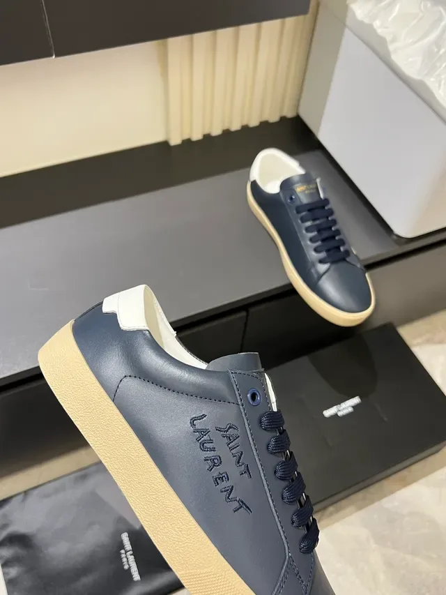 Saint Laurent Sneakers Lifestyle Navy White Cuir Supérieur avec Logo Embossed 3