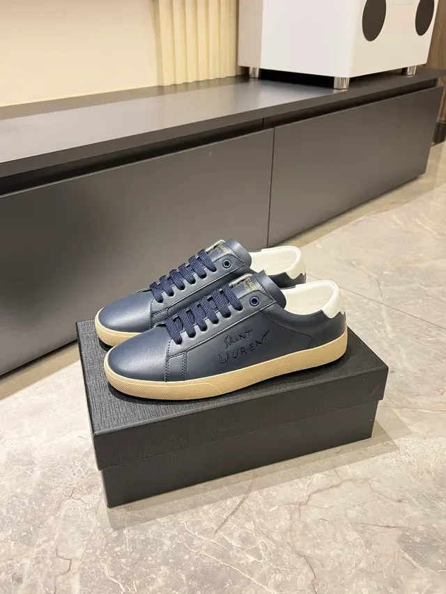 Saint Laurent Sneakers Lifestyle Navy White Cuir Supérieur avec Logo Embossed 5