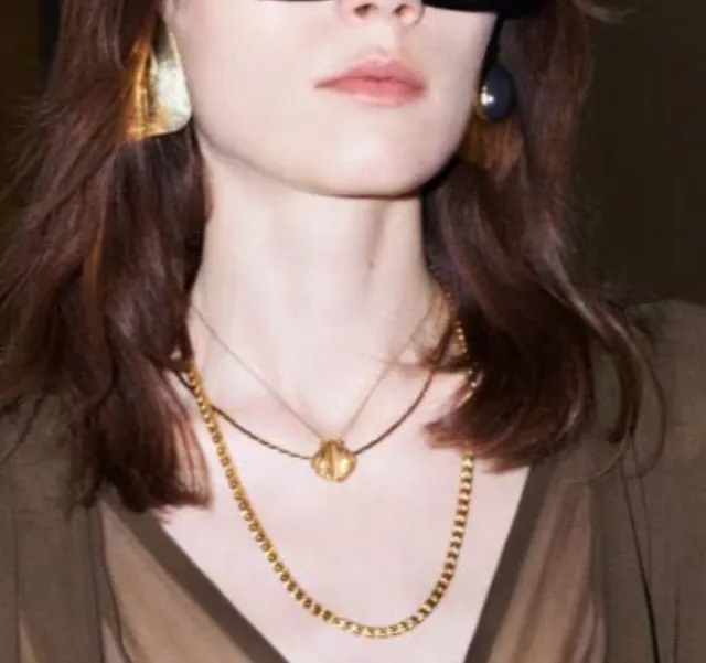 Saint Laurent Shell Pendant Gold-Tone Necklace 2