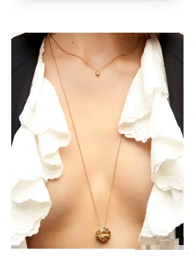 Saint Laurent Shell Pendant Gold-Tone Necklace 4