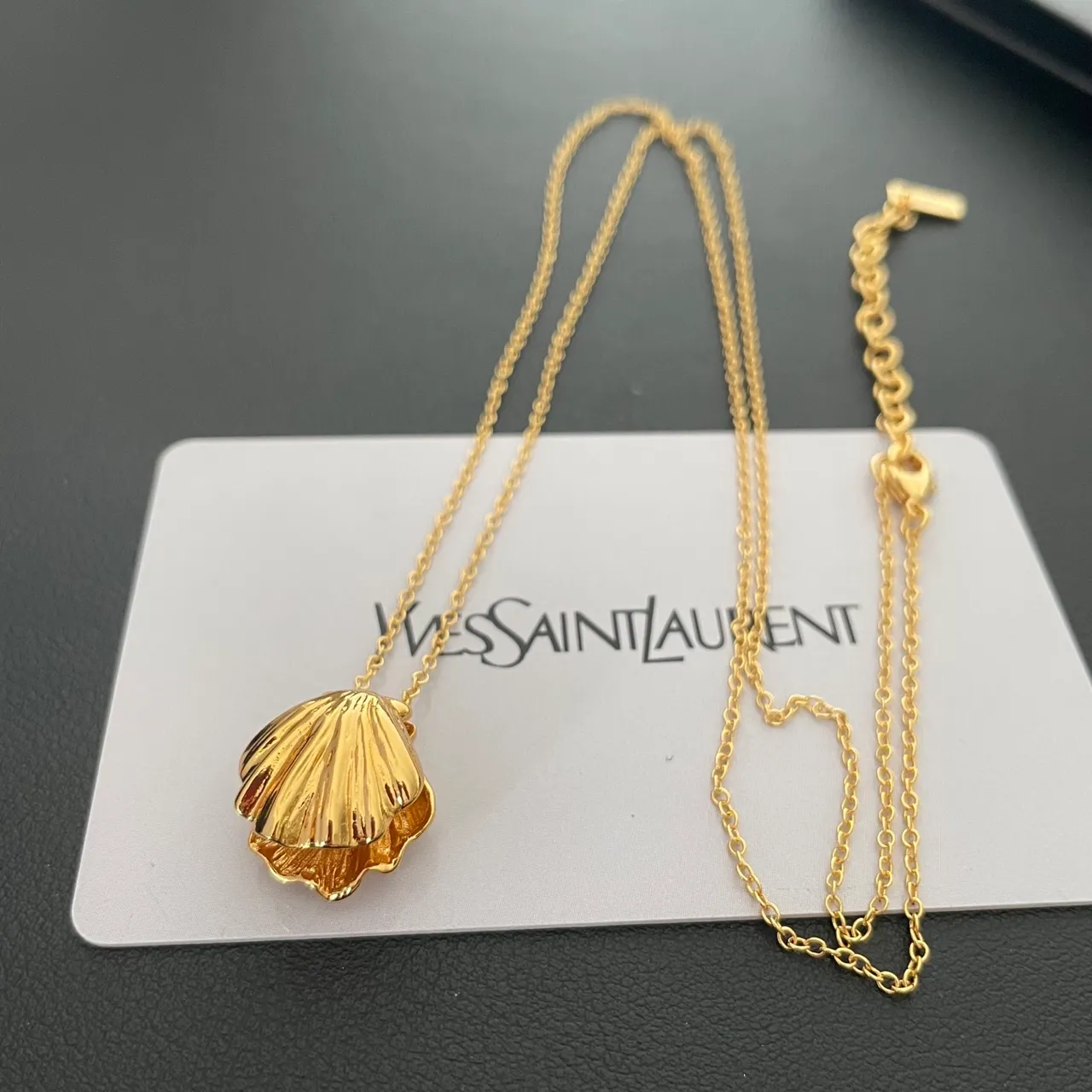Saint Laurent Shell Pendant Gold-Tone Necklace 8
