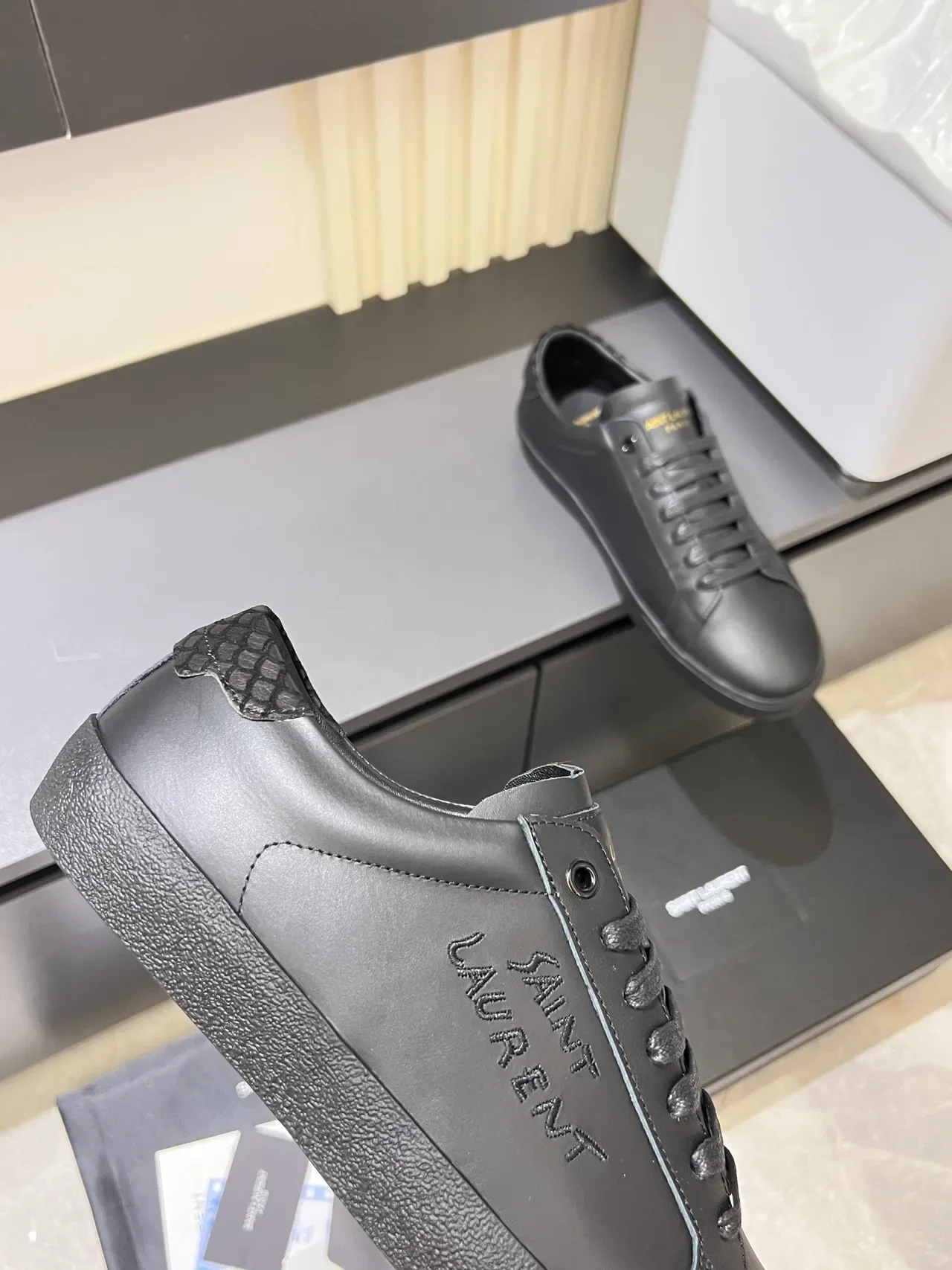 Saint Laurent SL/10 Low Tênis Lifestyle de Couro Preto Matte 3