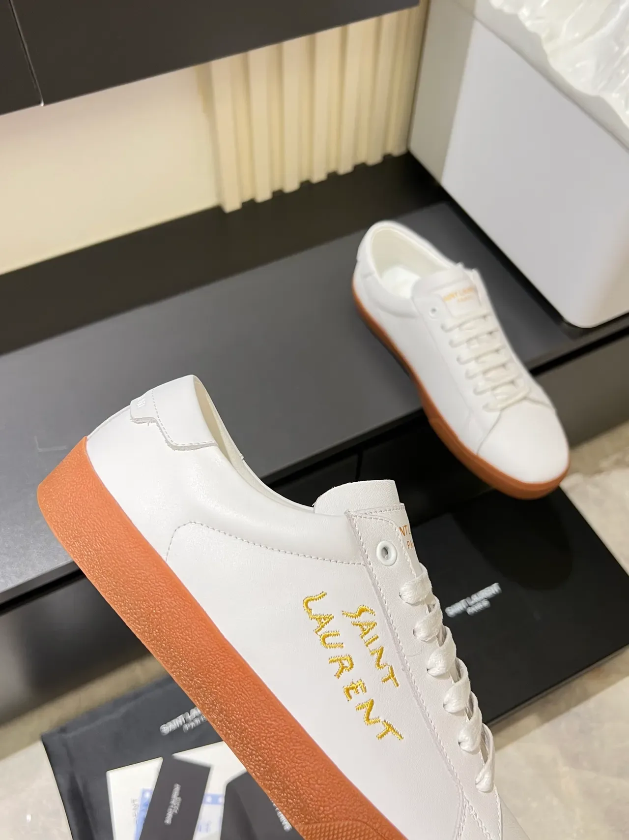 Saint Laurent Branco Marrom Couro Dourado Bordado Logotipo Lifestyle Tênis 3