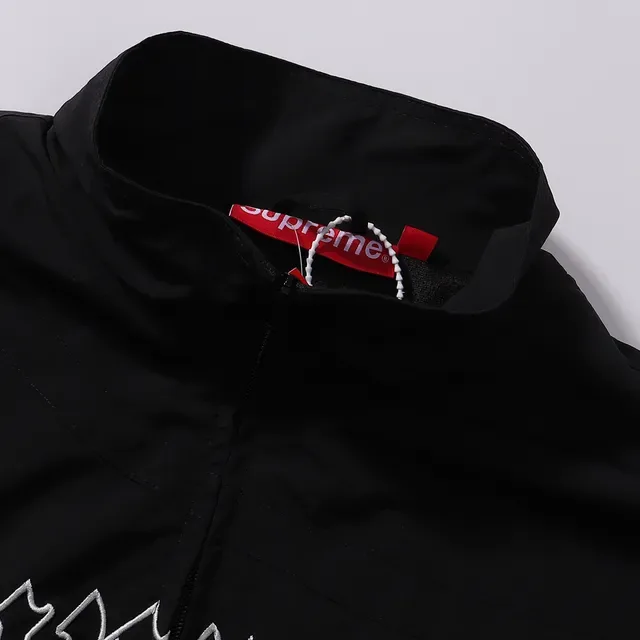 Supreme Windbreaker com Logo Gótico e Colorblock 10
