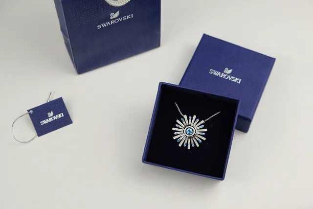 Swarovski Azul Plata Sunburst Pendant Barra Radiada Motivo Collar 7