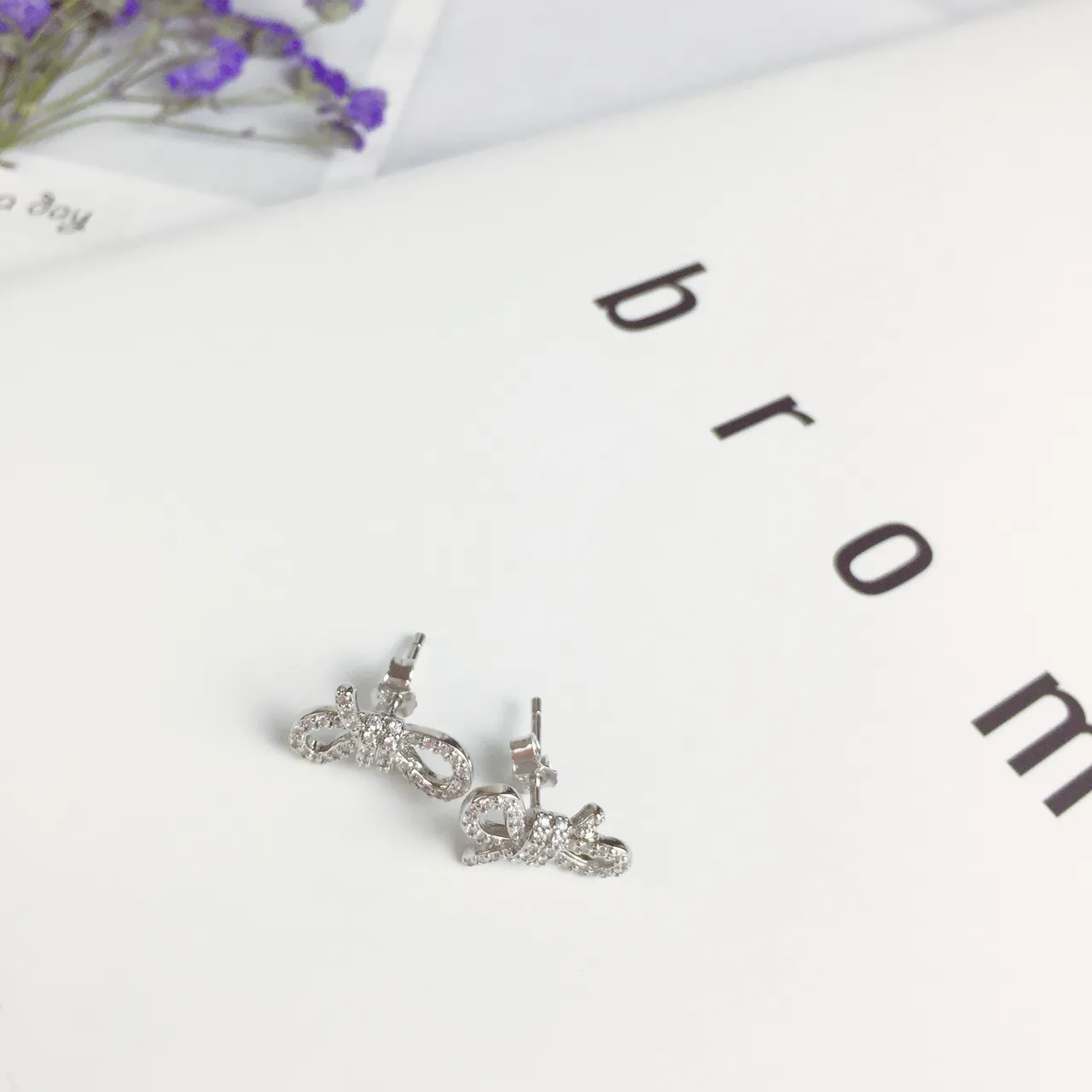 Pendientes Stud con Lazo de Cristal Swarovski 2