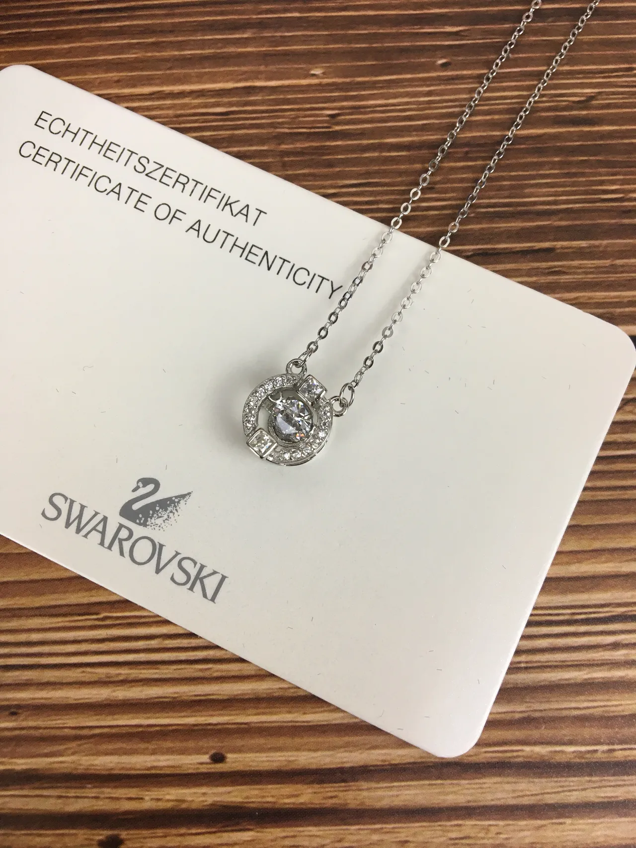 Swarovski Dazzling Circle चांदी पारदर्शी नाजुक श्रृंखला वृत्ताकार पेंडेंट हार 4