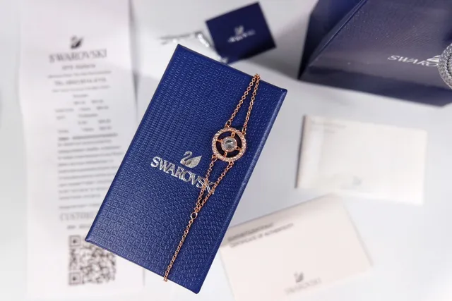 Swarovski سلسلة ذهبية وبيضاء نقش دائري للبلور سوار 4