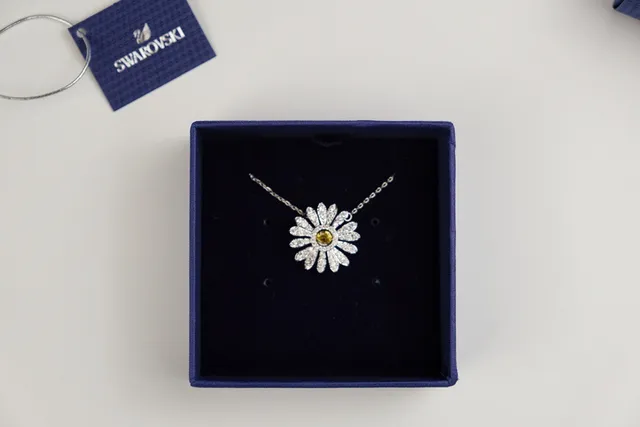 Swarovski Plata colgante de margarita amarilla Pave-Set Cristales Collar 6