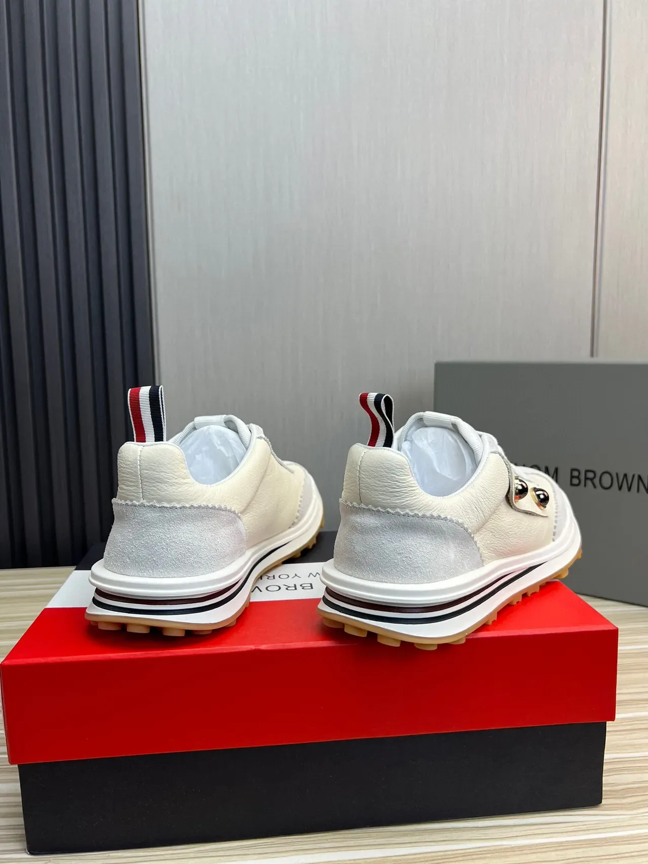 Thom Browne 米灰 分层皮革和麂皮 双金属铆钉 生活方式运动鞋 5