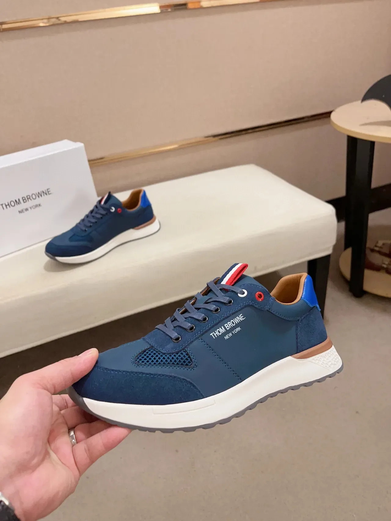 Thom Browne Tênis Lifestyle de Camurça e Malha Azul Marinho 4