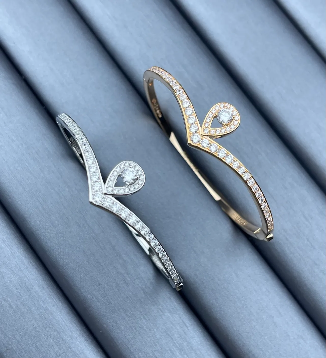 Tiffany & Co. 银金色开放镶钻手镯 4