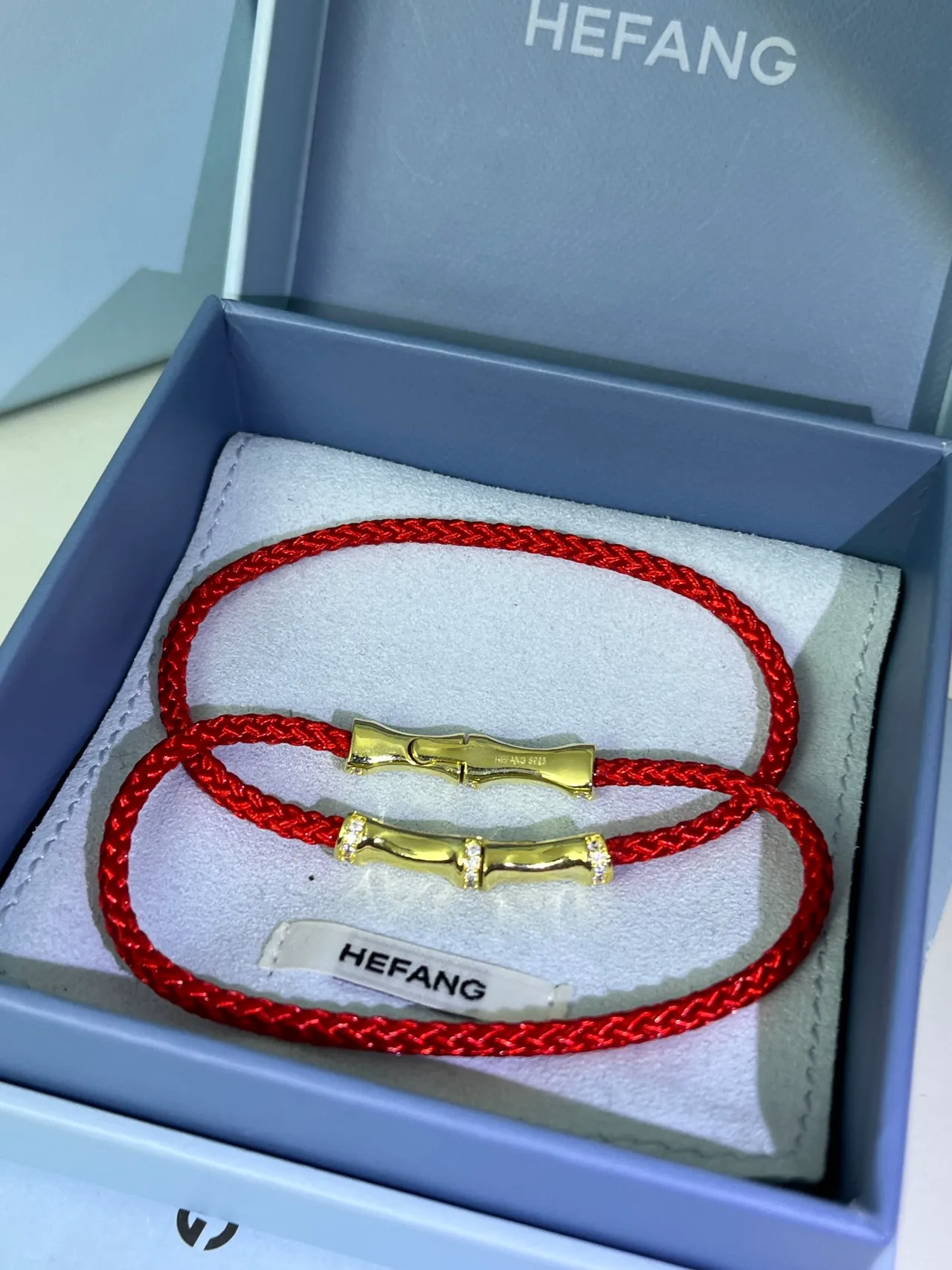 Tiffany & Co. Bamboo Pavé सोने का और लाल कॉर्ड ब्रेसलेट 3