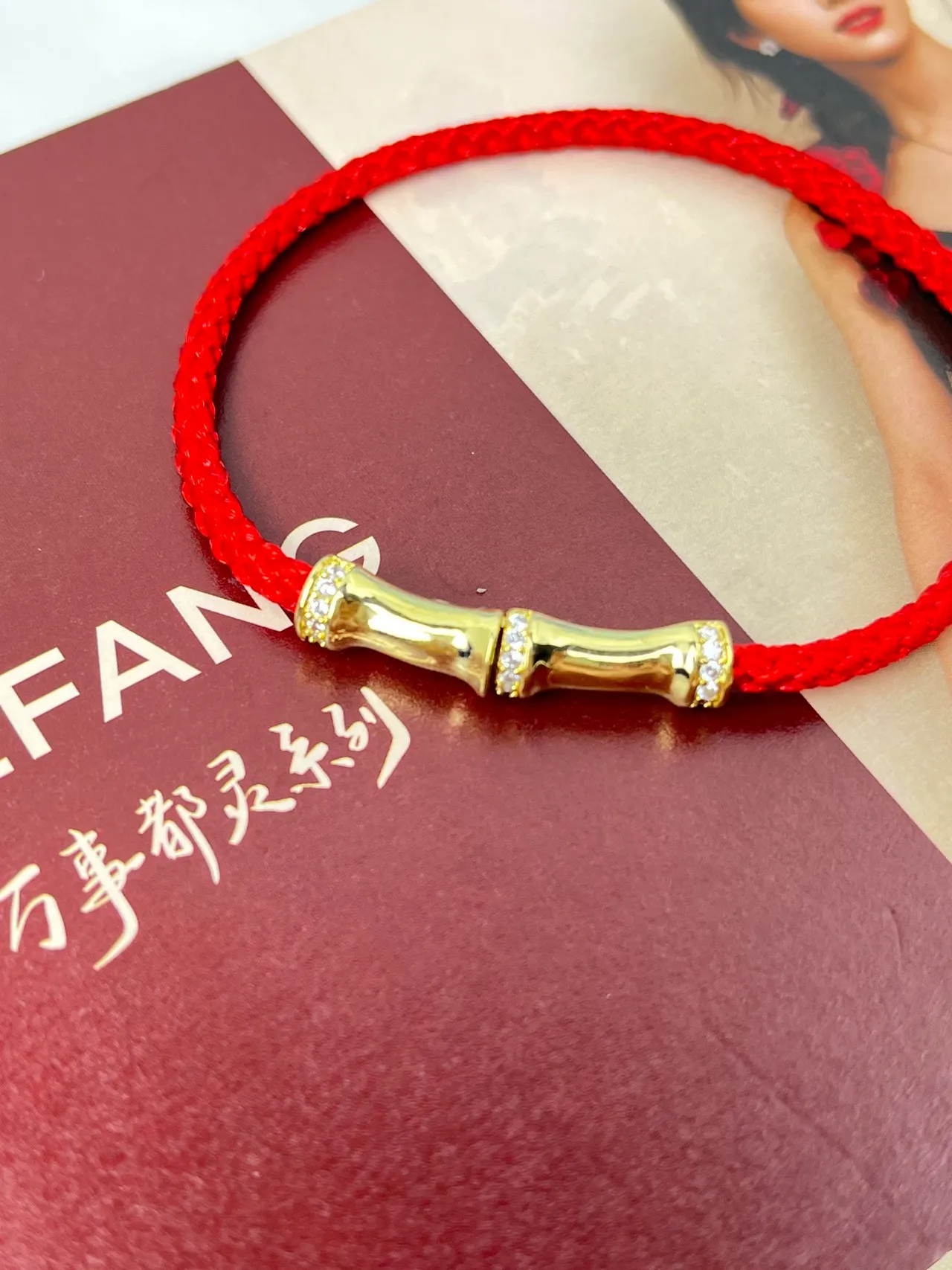 Tiffany & Co. Bamboo Pavé सोने का और लाल कॉर्ड ब्रेसलेट 8