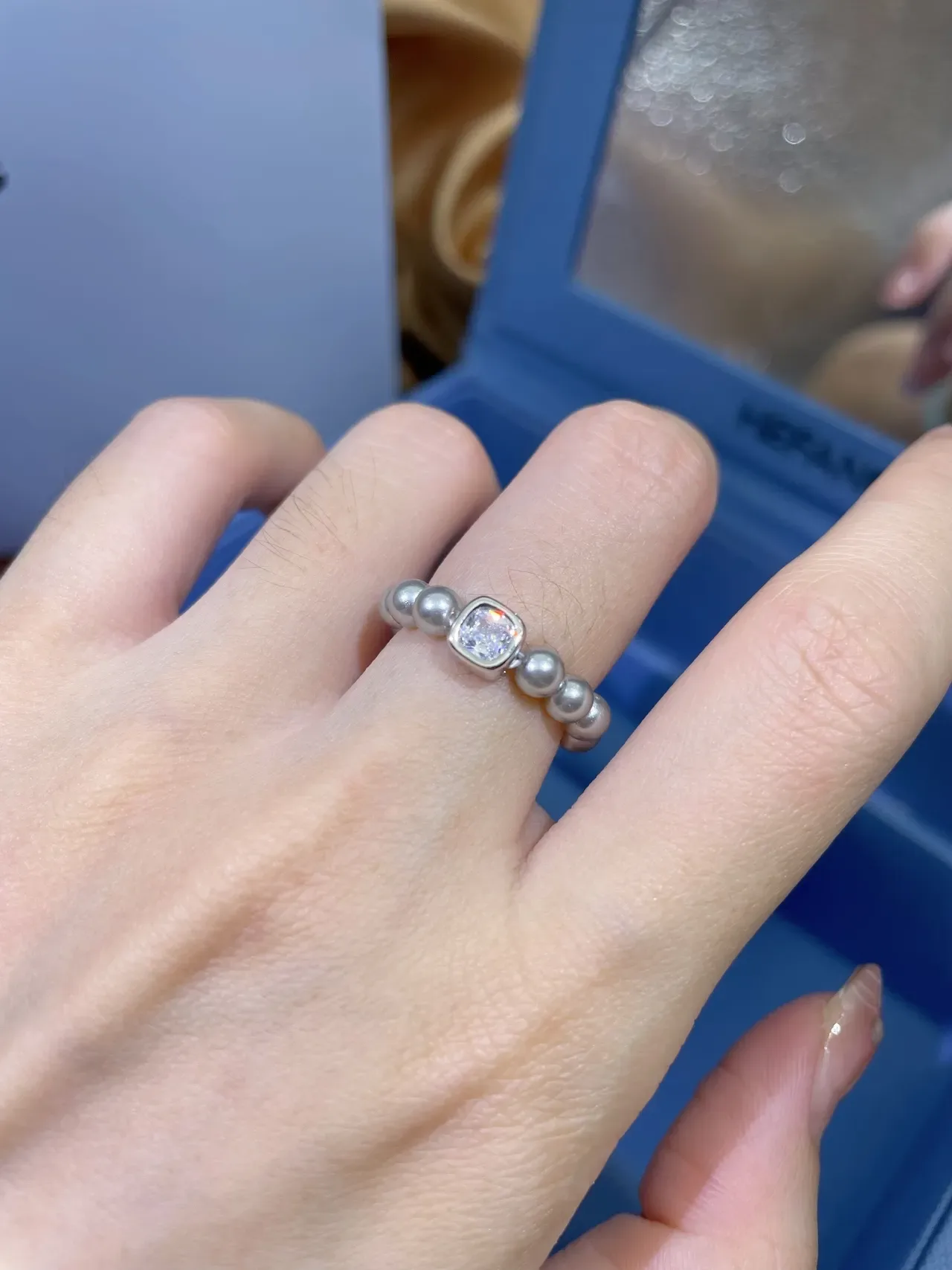 Tiffany & Co. ধূসর মণি এবং কুশন-কাট পাথরের আংটি 3