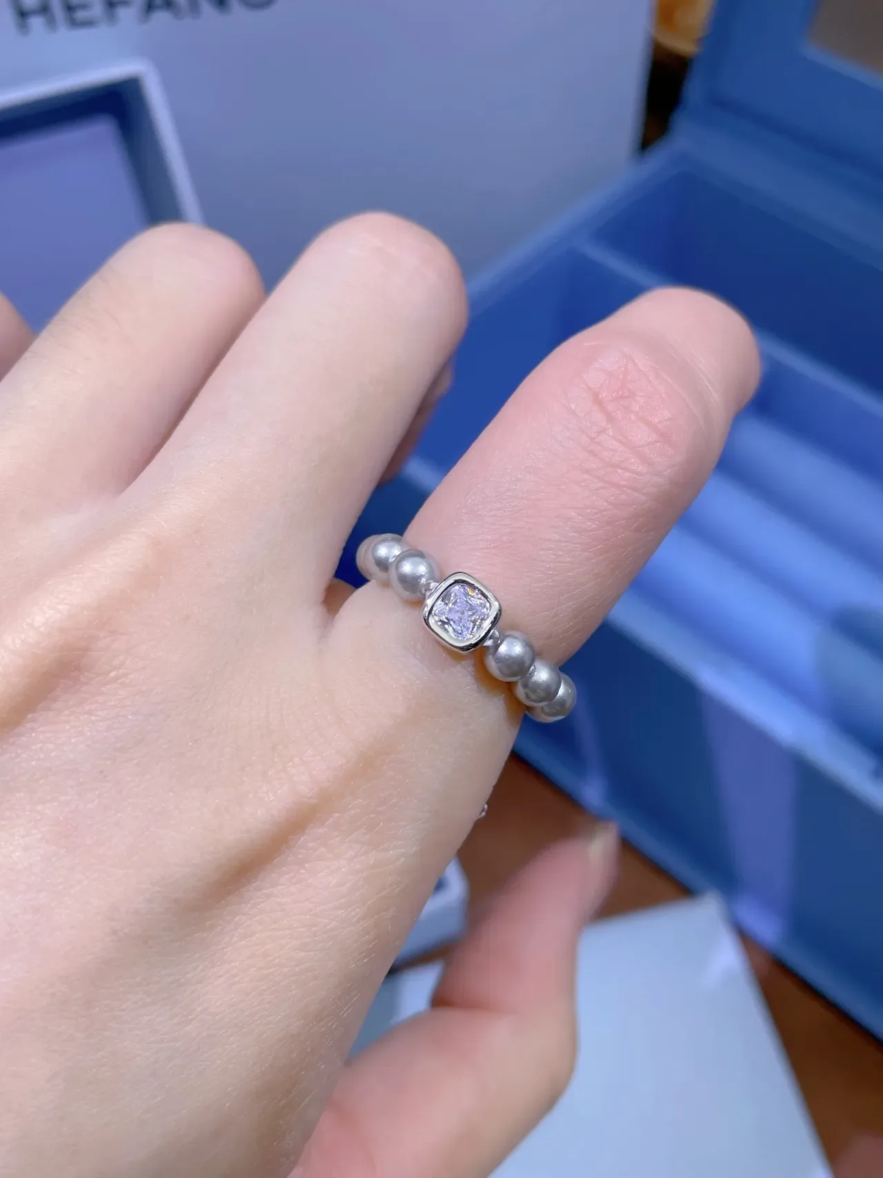 Tiffany & Co. ধূসর মণি এবং কুশন-কাট পাথরের আংটি 4