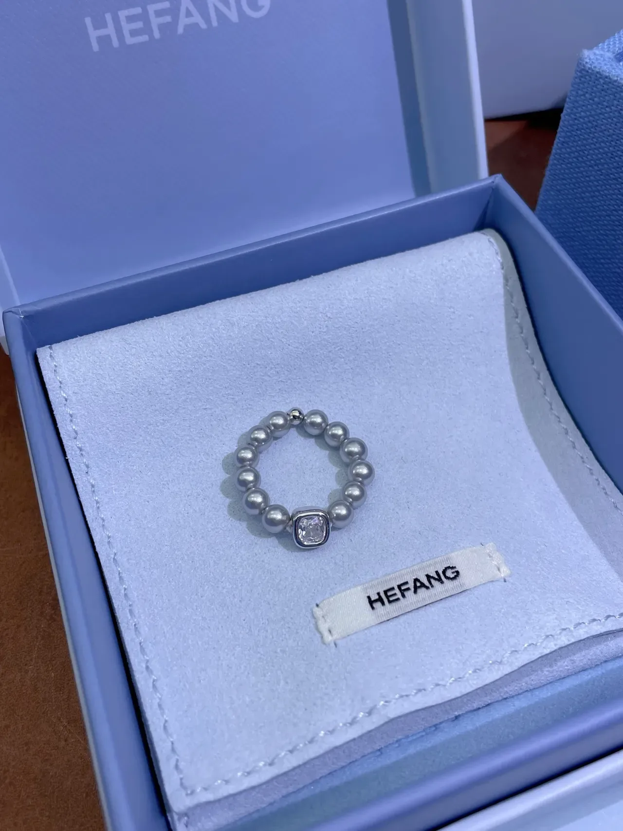 Tiffany & Co. ধূসর মণি এবং কুশন-কাট পাথরের আংটি 6