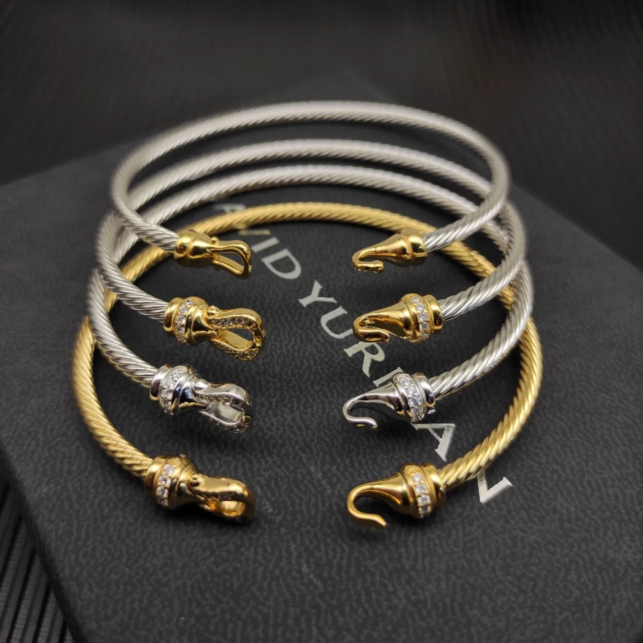 Tiffany & Co. HardWear ट्विस्टेड केबल पावे क्लास्प कंगन 3