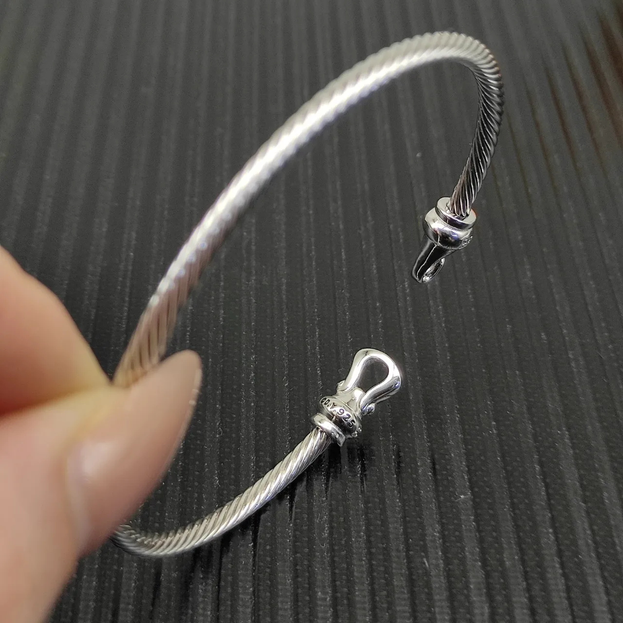 Tiffany & Co. HardWear ट्विस्टेड केबल पावे क्लास्प कंगन 4