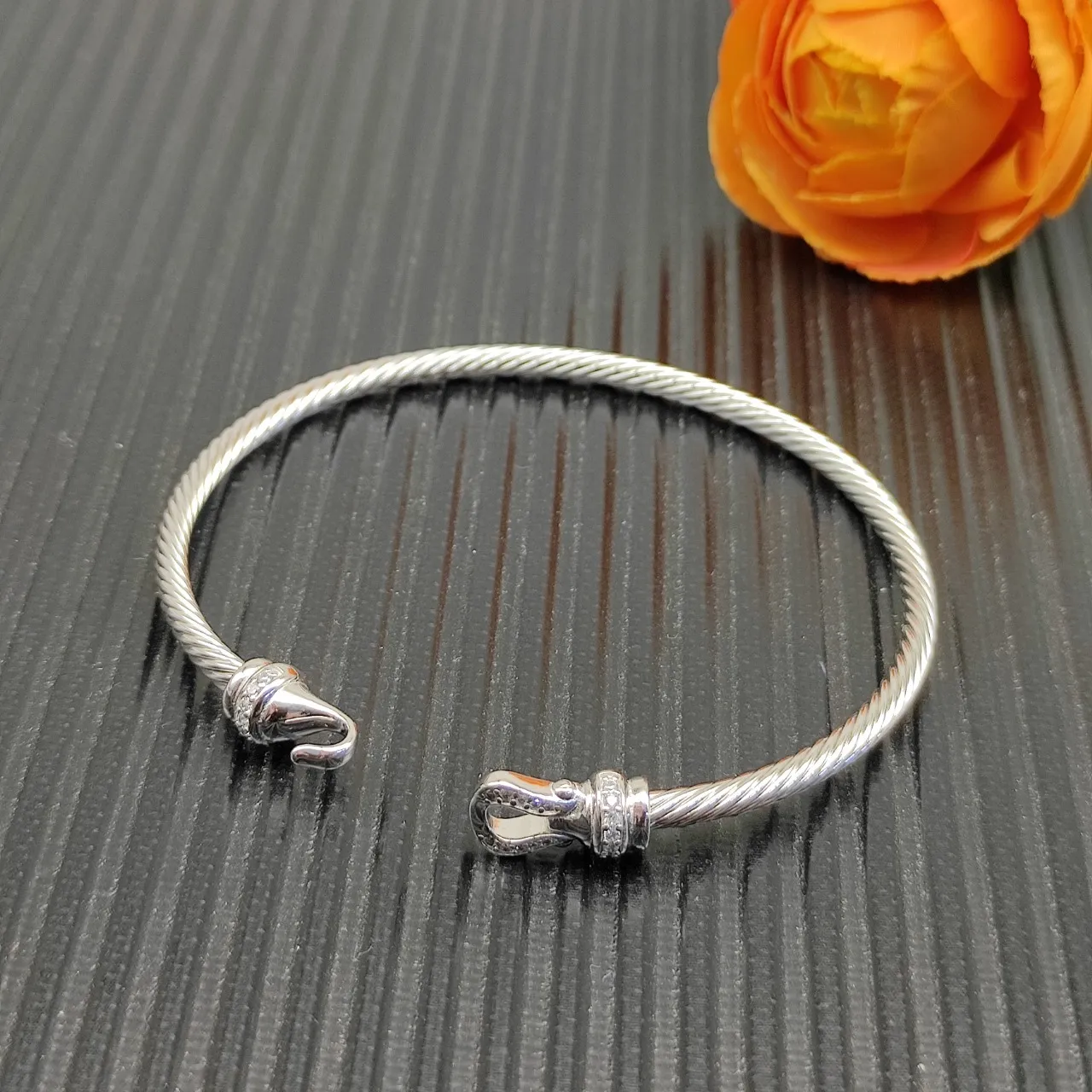 Tiffany & Co. HardWear ट्विस्टेड केबल पावे क्लास्प कंगन 7