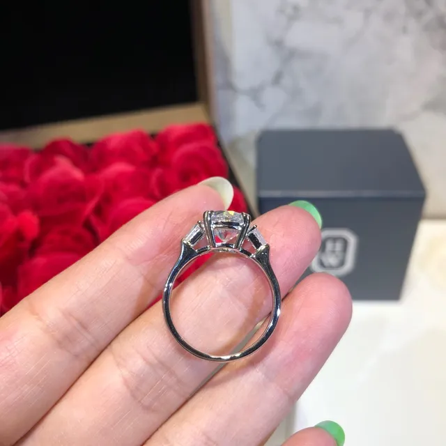 Tiffany & Co. Novo-Style خاتم الماس الدائري البريليانت والباقيت 5