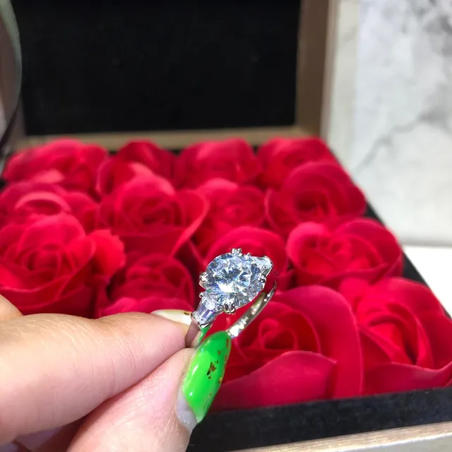 Tiffany & Co. Novo-Style خاتم الماس الدائري البريليانت والباقيت 7