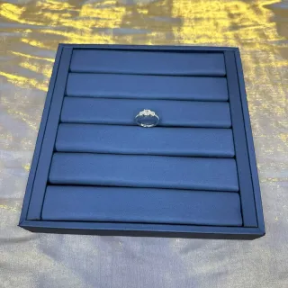 Tiffany & Co. चांदी नेवी तीन पत्थर Pavé-Set Shoulders अंगूठी