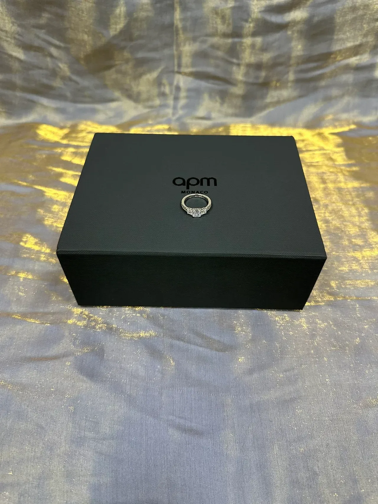 Tiffany & Co. चांदी नेवी तीन पत्थर Pavé-Set Shoulders अंगूठी 4