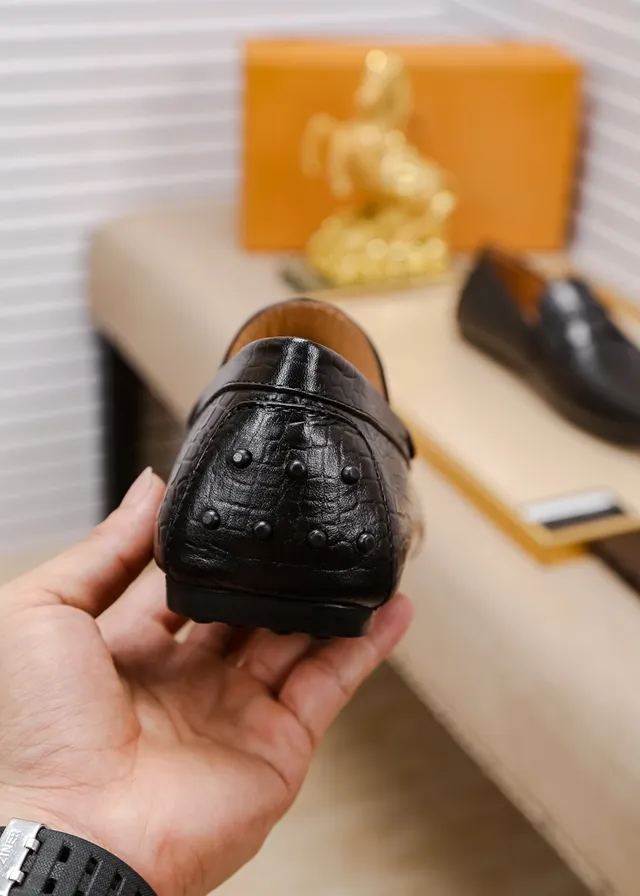 Tod's لافر جلد تمساح أسود وبيج 3