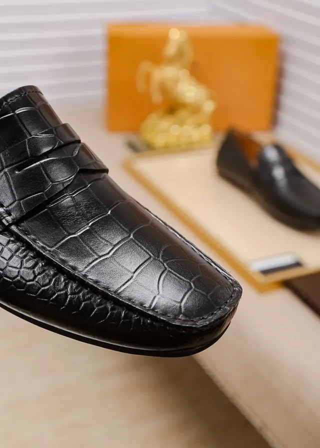 Tod's لافر جلد تمساح أسود وبيج 4
