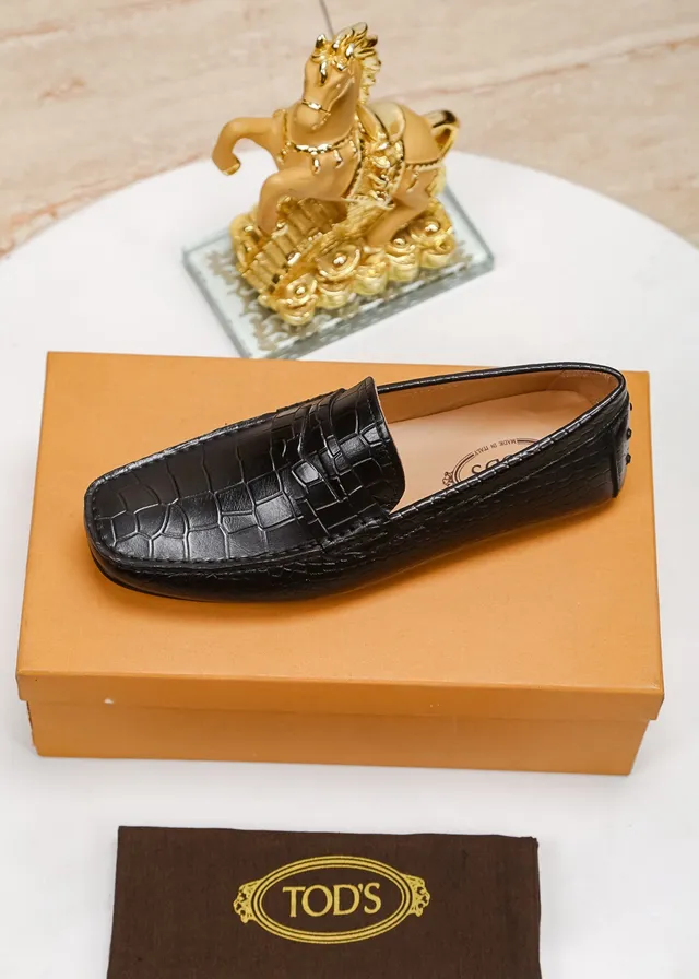 Tod's لافر جلد تمساح أسود وبيج 5