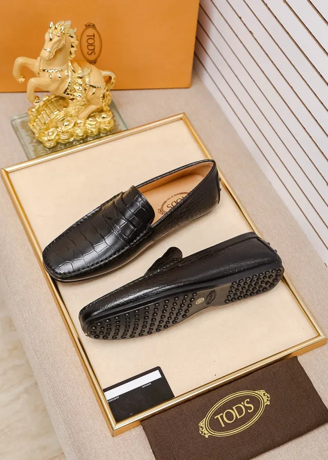Tod's لافر جلد تمساح أسود وبيج 6