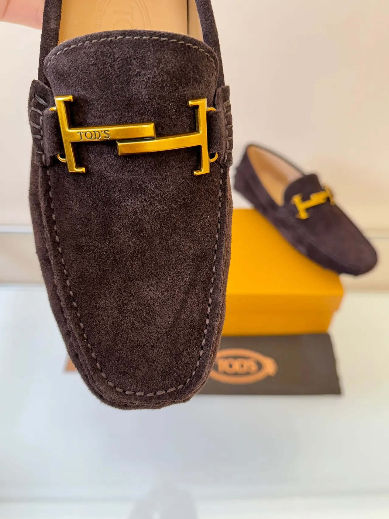 Tod's بني ذهبي سويد علوية معدنية H-Bit أدوات لوفر 3